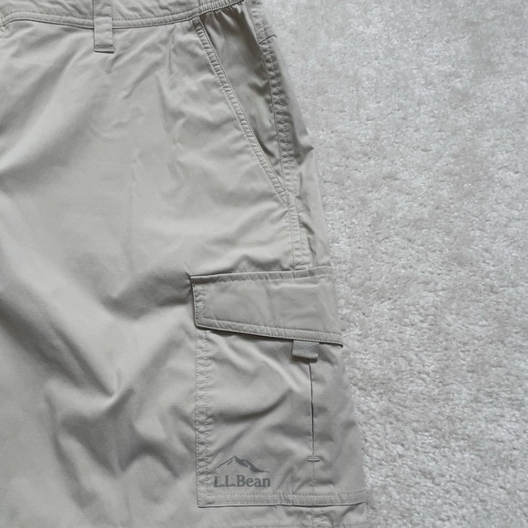 LL Bean Tropicwear Khaki Cargo Shorts Mens XL 512822 - Picture 8 of 12